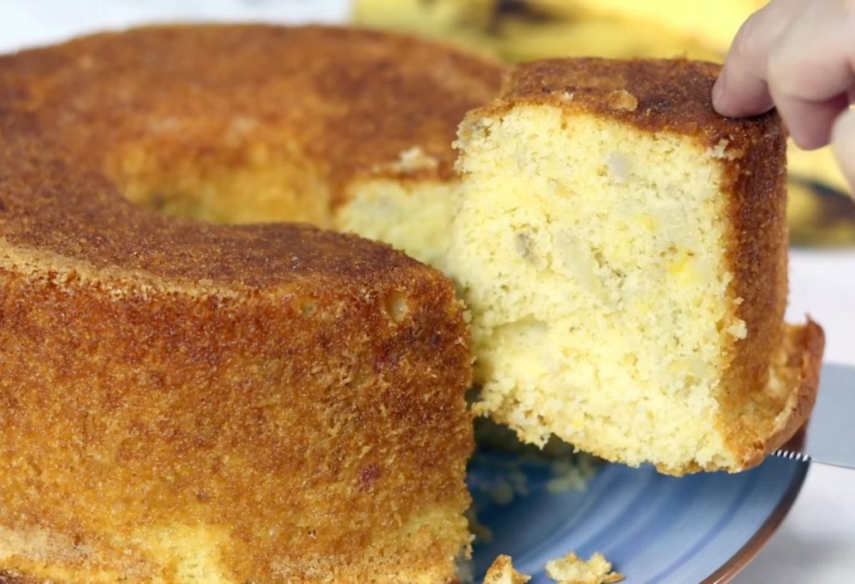 Receita de Bolo de Banana Simples Passo a Passo Completo (com vídeo)