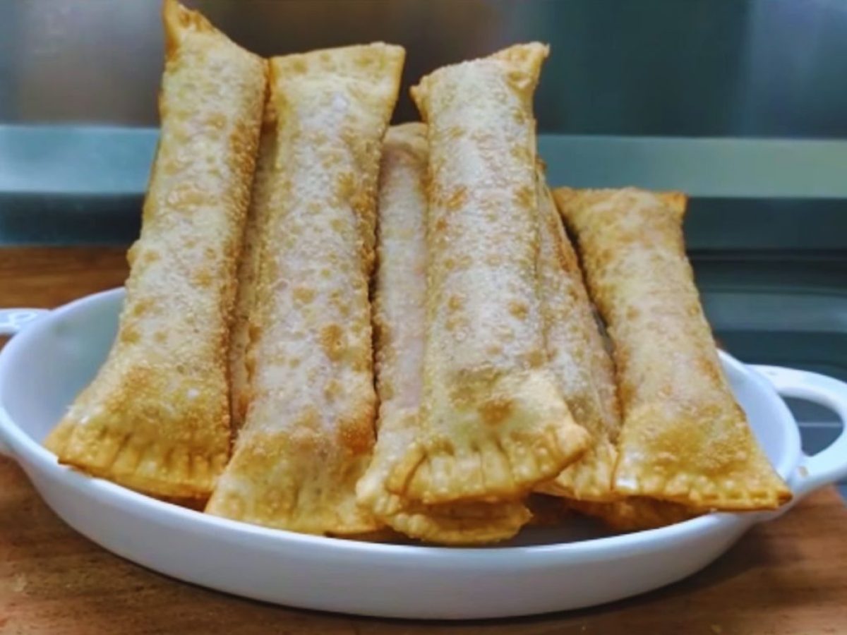 Receita de Enroladinho de Salsicha com massa de pastel