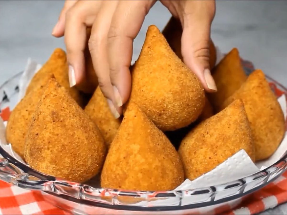 Receita de Coxinha de Frango em poucos passos – massa e recheio