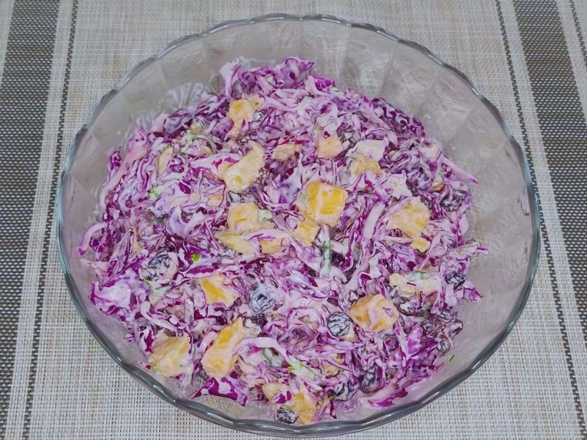 Receita de Salada Agridoce de Repolho Roxo com Manga