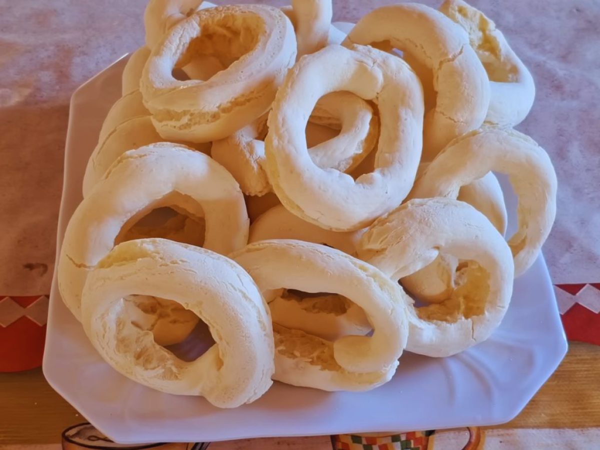 Receita de Biscoito de Polvilho Doce com o Truque Perfeito para Ficar Sequinho