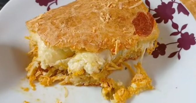 Lanches: Receita de Torta de Frango Cremosa com Massa Prática e Recheio Fácil