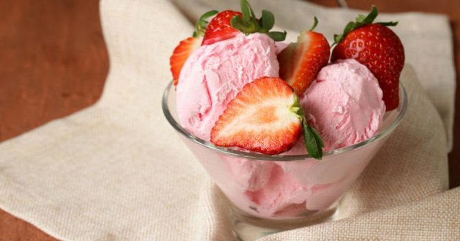 Doces: Receita de Sorvete Caseiro com Frutas Congeladas para Fazer neste Verão