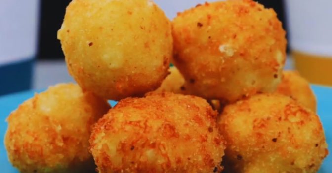 Salgados: Receita de Bolinha de Queijo Tradicional com um Toque Especial Surpreendente