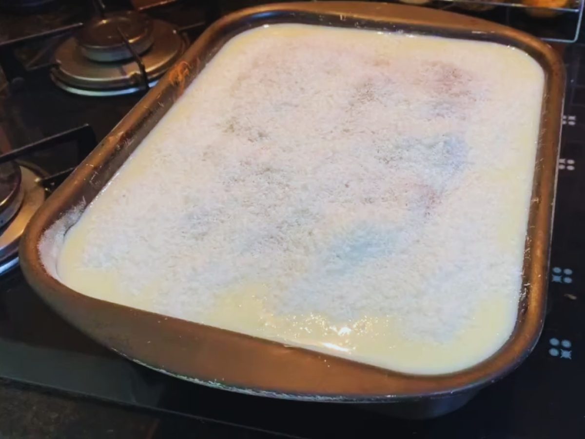 Receita de bolo toalha felpuda com segredo para ficar super molhadinho