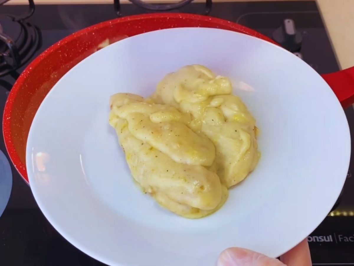 Receita de frango ao molho branco que é uma escolha ideal