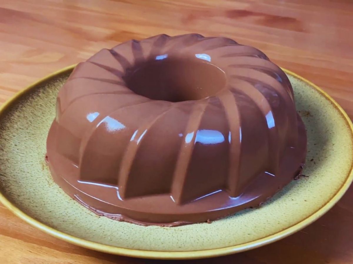 Receita de pudim de chocolate de geladeira feita em poucos minutos