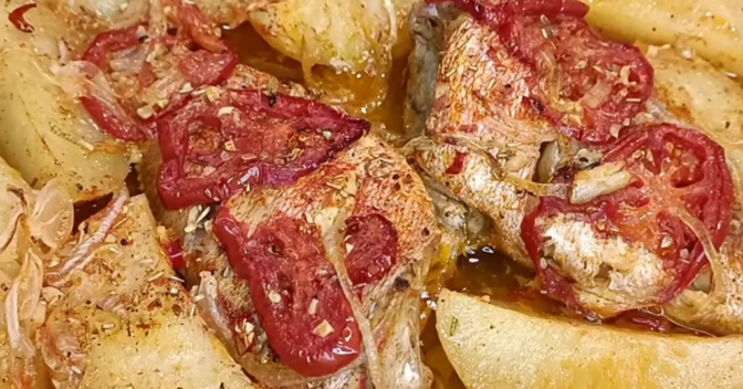 Pratos: Peixe assado no forno que fica suculento demais e apenas com ingredientes simples