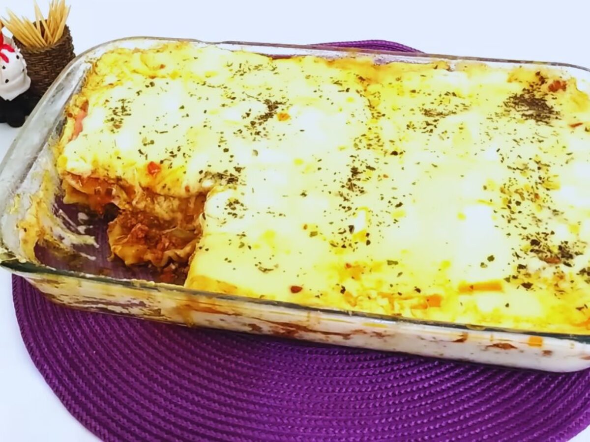 Receita de lasanha com carne moída e molho branco que vai te surpreender