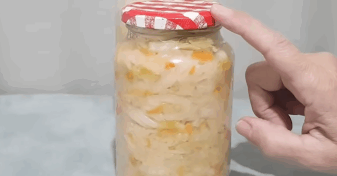 Acompanhamentos: Receita de Chucrute de Repolho para fazer rápido; prato de dar água na boca