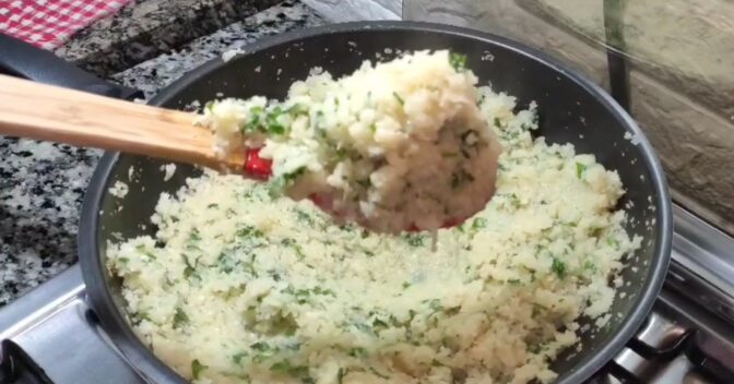Pratos: Como fazer arroz de couve-flor em 10 minutos e economizar no mês