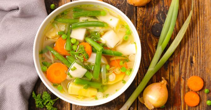 Molhos: Como fazer caldo de legumes caseiro que rende por 1 mês no freezer