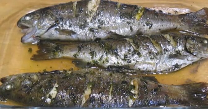 Pratos: Receita de truta ao forno com ervas: o prato para encantar no almoço de páscoa
