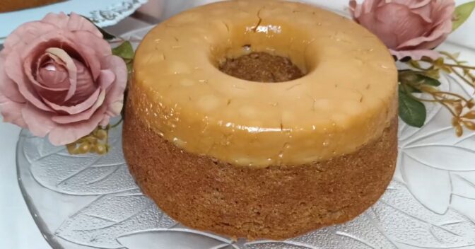 Doces: Bolo de churros invertido com doce de leite; delicioso e super fácil