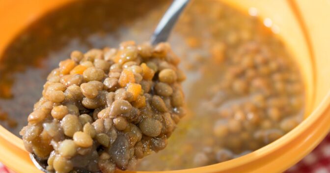 Pratos: Como fazer caldo de lentilha que vende fácil no inverno; receita lucrativa