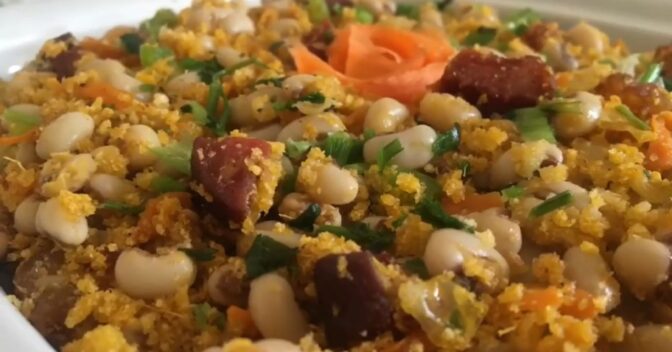 Acompanhamentos: Farofa de feijão fradinho para churrasco que ninguém resiste