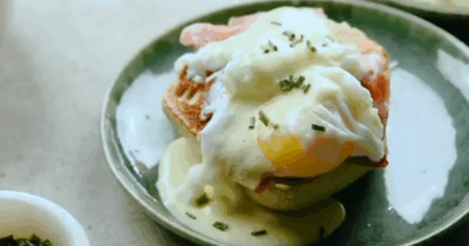 Pratos: Você também pode preparar Ovos Benedict de uma forma fácil e deliciosa