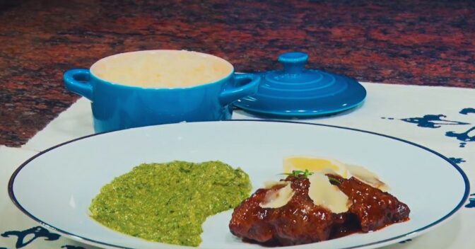 Pratos: Receita de rabada com agrião e polenta que é uma delícia