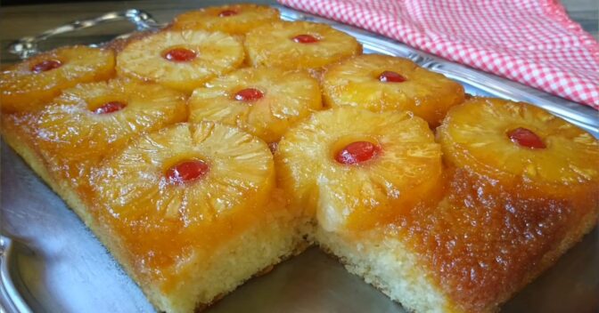 Bolos: Receita de bolo de abacaxi caramelizado que fica fofinho e molhadinho