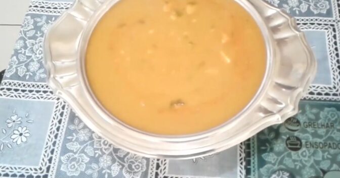 Pratos: Receita de Caldo de Inhame com Frango Perfeita para o Inverno