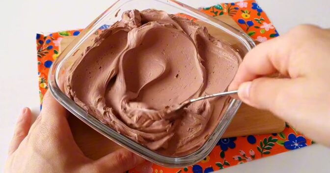 Doces: Receita de chantininho de chocolate para bolo que nunca desanda