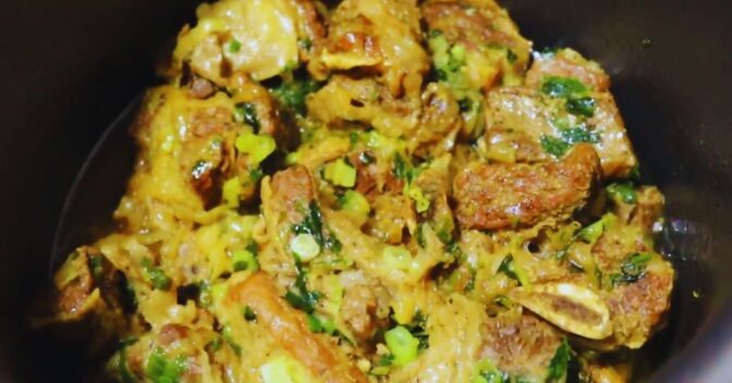 Carnes: Receita de costela cozida na cebola com um truque especial