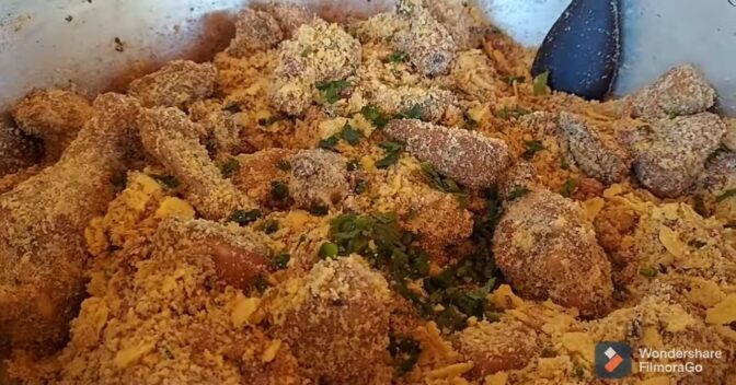 Acompanhamentos: Receita de farofa de frango que dura 3 dias e não estraga na viagem