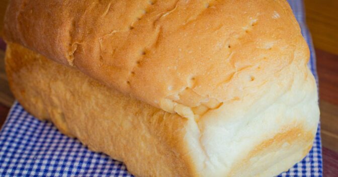Massas: Receita de Pão Caseiro Simples: Só Misturar e Colocar para Assar!