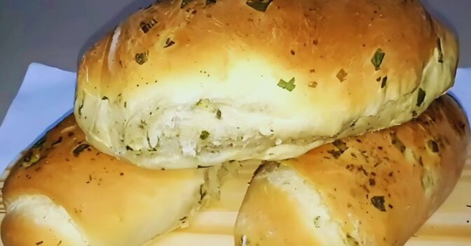 Lanches: Receita de pão de ervas super simples e barata – menos de R$20