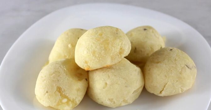 Salgados: Receita de pão de queijo vegano de batata doce que engana qualquer um