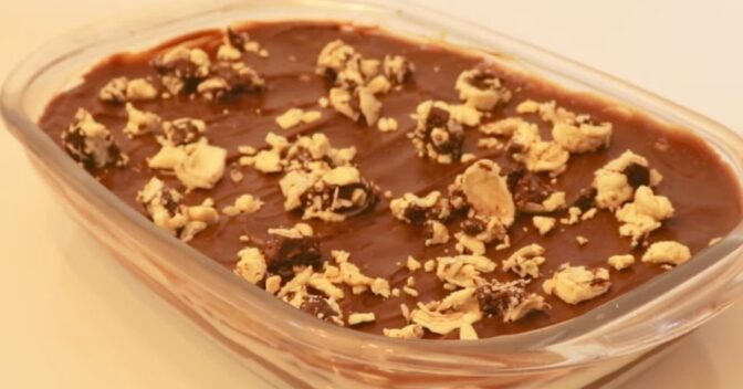 Sobremesas: Receita de pavê de ouro branco com creme e chocolate