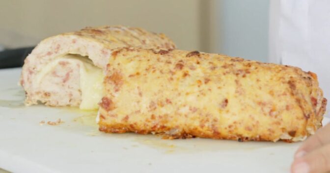 Carnes: Receita de rocambole de frango cremoso que derrete na boca; aprenda o truque