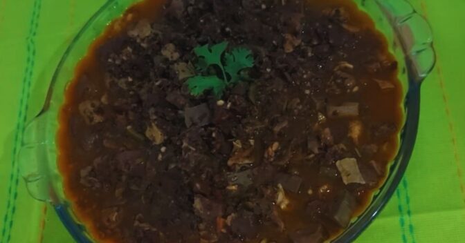 Pratos: Receita de Sarapatel de Porco para você fazer do jeito certo
