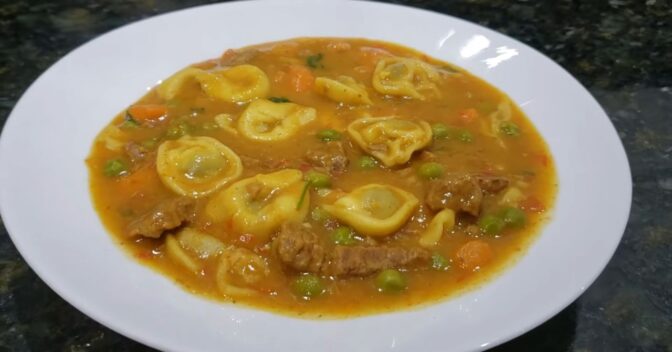 Pratos: Sopa de capeletti de carne caseira: a receita mais fácil e saborosa do inverno