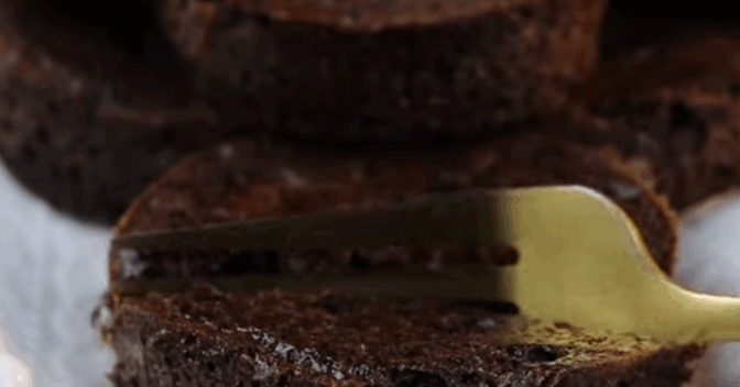 Sobremesas: Aprenda a fazer brownie de banana fácil, sem açúcar e sem farinha