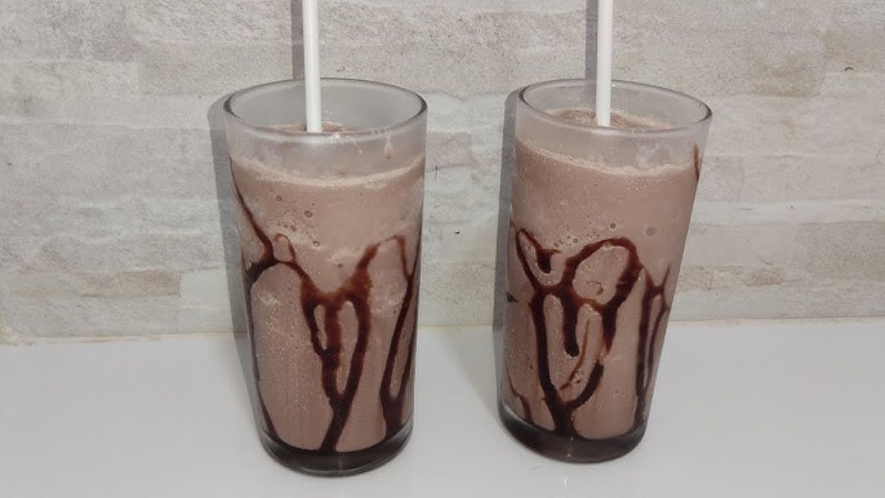 Como fazer milkshake sem sorvete com só 2 ingredientes que todo mundo tem em casa 