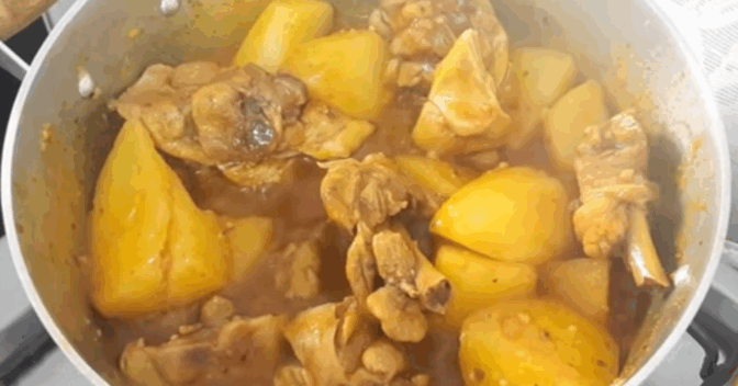 Carnes: Como fazer Frango ao Molho com Batata que lembra as melhores receitas da vovó