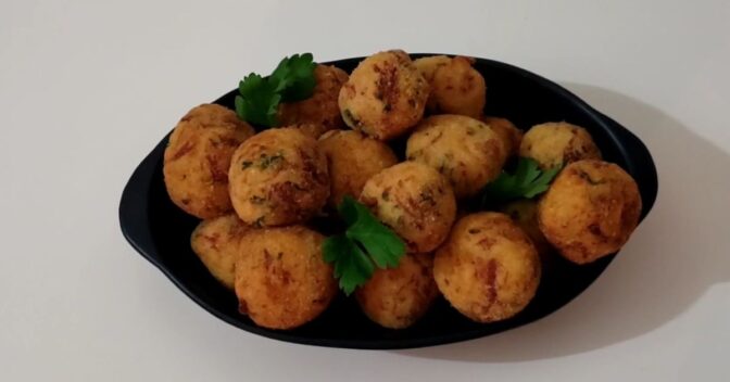 Acompanhamentos: Receita de Bolinho de Aipim com Carne Seca para Surpreender na Hora do Petisco