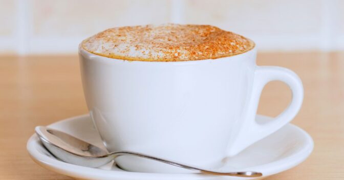 Lanches: Receita de Cappuccino caseiro de Ovomaltine cremoso e perfeito
