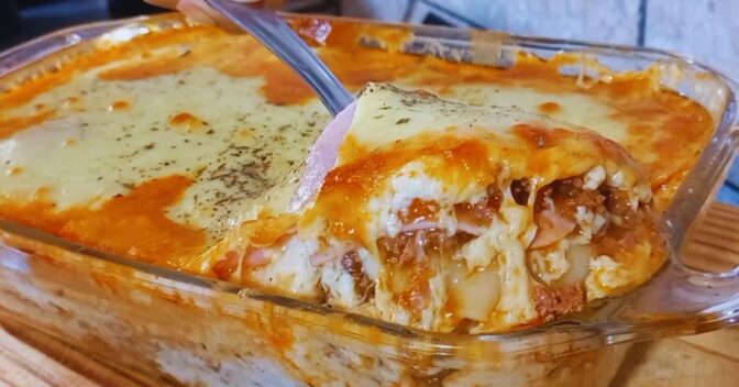 Pratos: Receita de Lasanha de Dois Molhos impecável para o almoço de domingo
