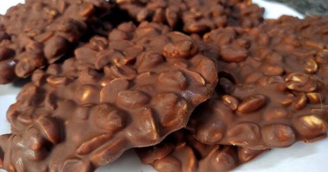 Doces: Receita de Pé de moleque de chocolate: só 2 ingredientes e fica perfeito