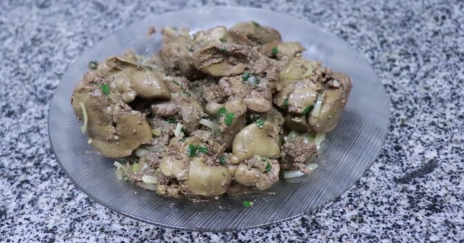 Carnes: Receita de fígado acebolado que fica macio e suculento de verdade