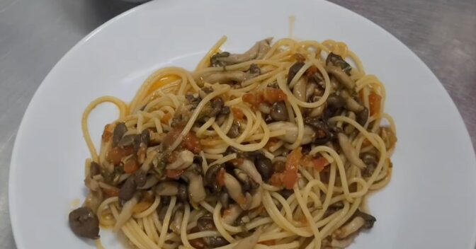 Massas: O jeito certo de fazer Macarrão com Shimeji que vai surpreender pelo sabor