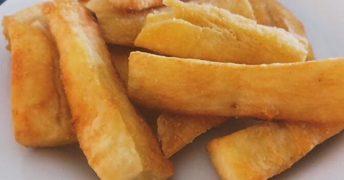 Acompanhamentos: Como preparar o Aipim Frito da forma correta para ele ficar crocante por fora e macio por dentro