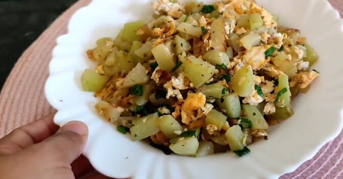 Pratos: Refogado de chuchu com ovos: o prato simples que virou hit no almoço