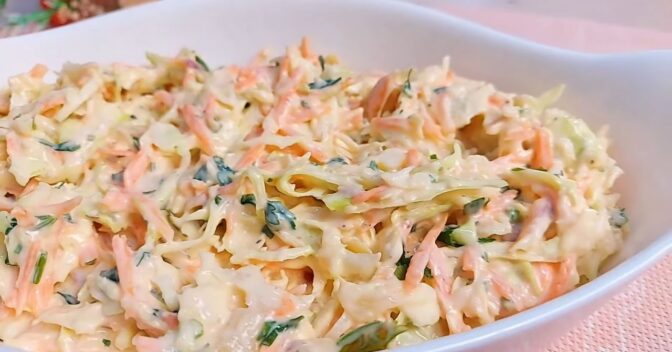 Saladas: Salada de repolho cremosa que todo mundo repete 2 vezes no almoço