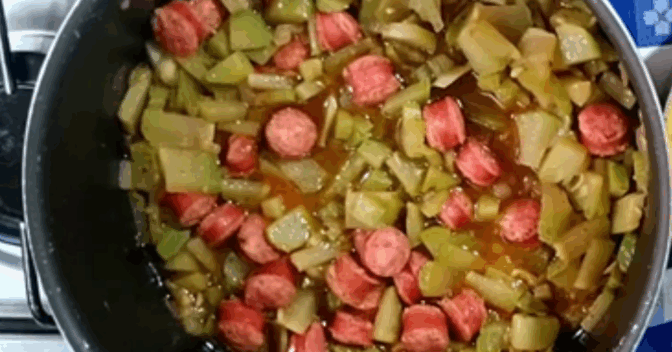 Pratos: Chuchu refogado com linguiça: receita fácil com o sabor da roça!
