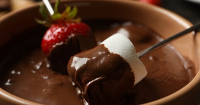 Sobremesas: Receita de Fondue de Chocolate Simples que eu posso garantir que é uma delícia
