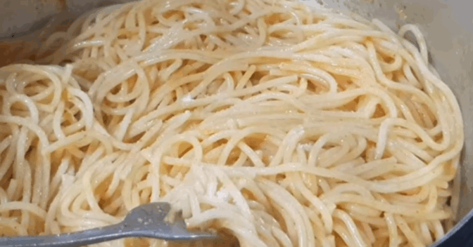Massas: Como fazer o mais delicioso Macarrão na Manteiga para os amantes de receitas simples