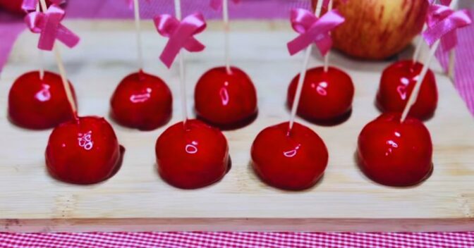 Doces: Receita de Brigadeiro de Maçã do Amor para dar um charme na festa